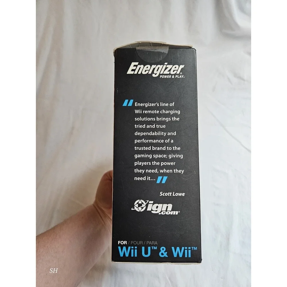 NEW- ENERGIZER DUAL PORT WII U/WII CHARGING STATION/DOCK/SYSTEM, 2 BATTERY PACKS